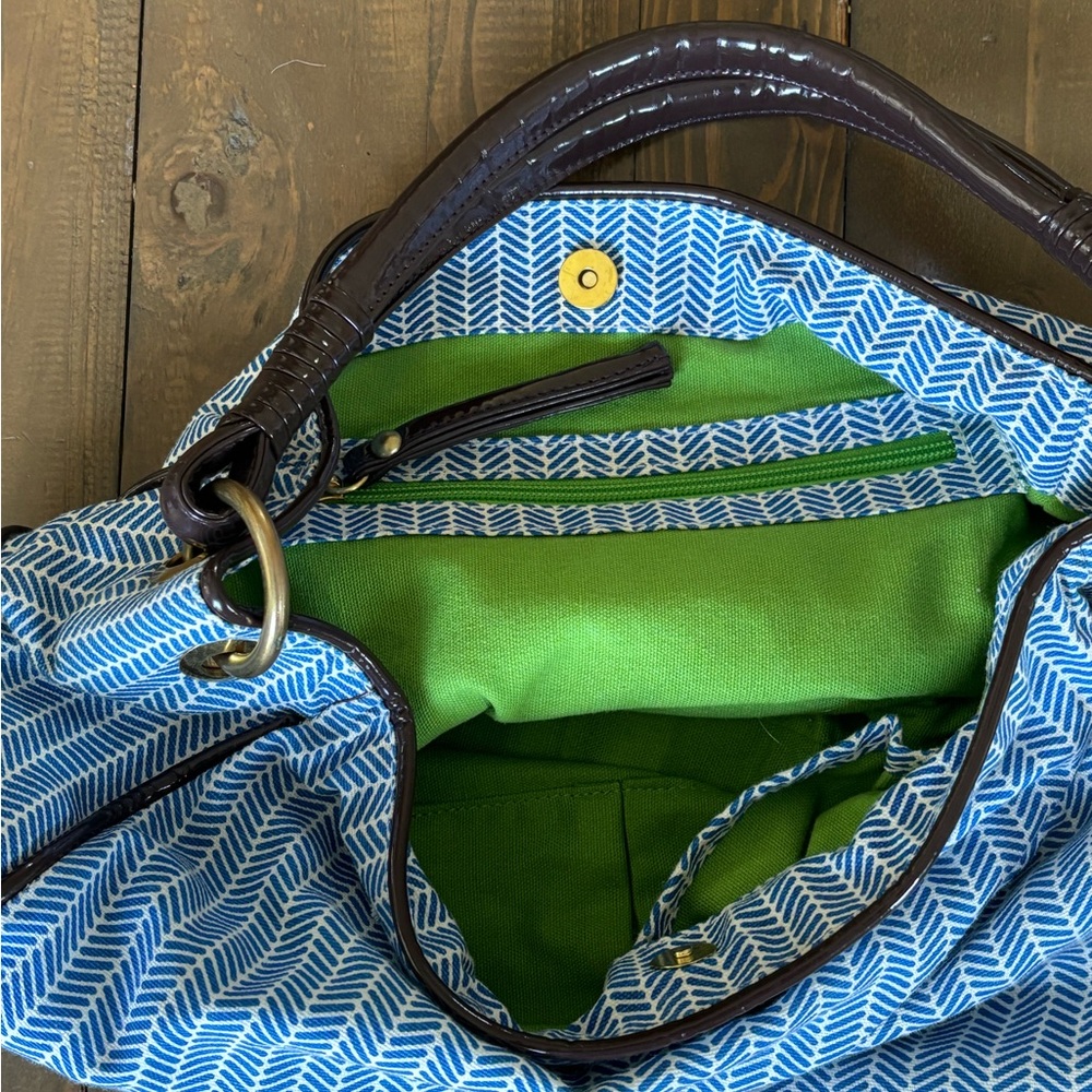 AME & LULU Active Lifestyle Hobo Tote Athletic Bag - Picture 6 of 8